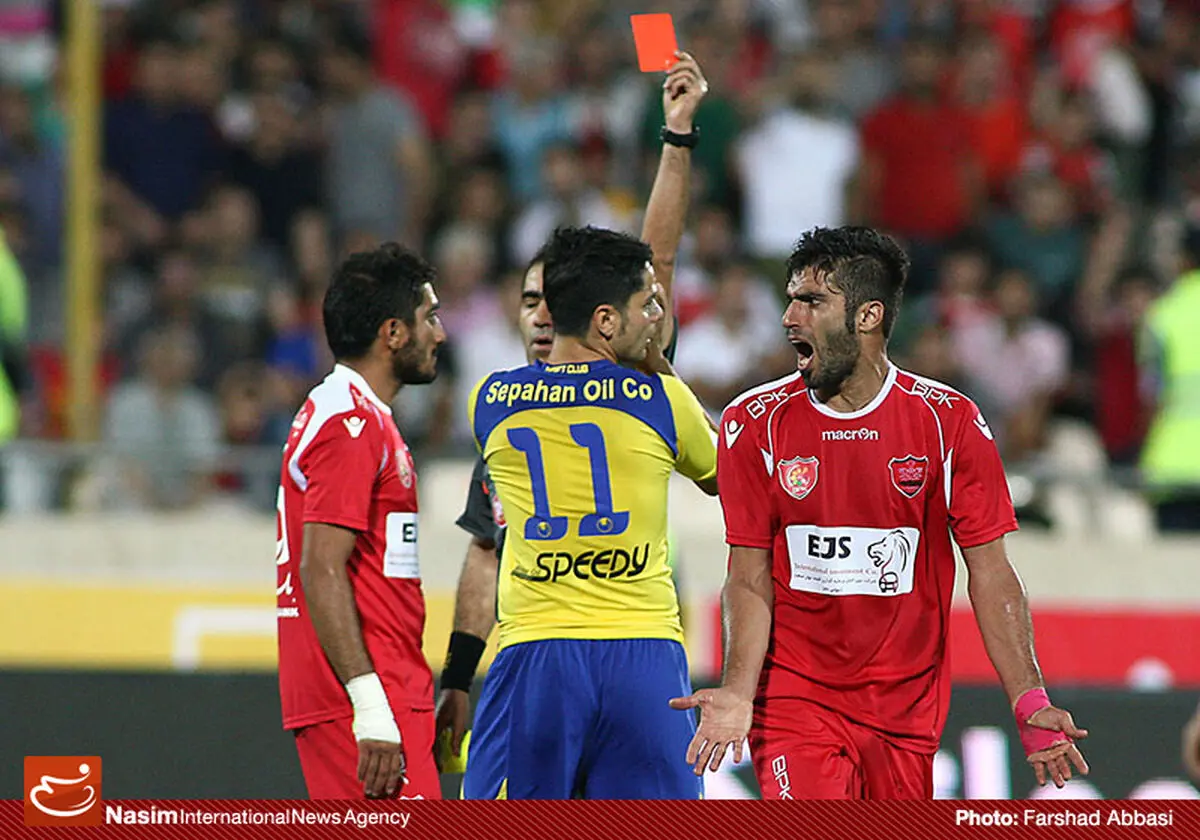 هافبک پرسپولیس: پای بازیکن نفت را زدم اما نباید اخراج می‌شدم