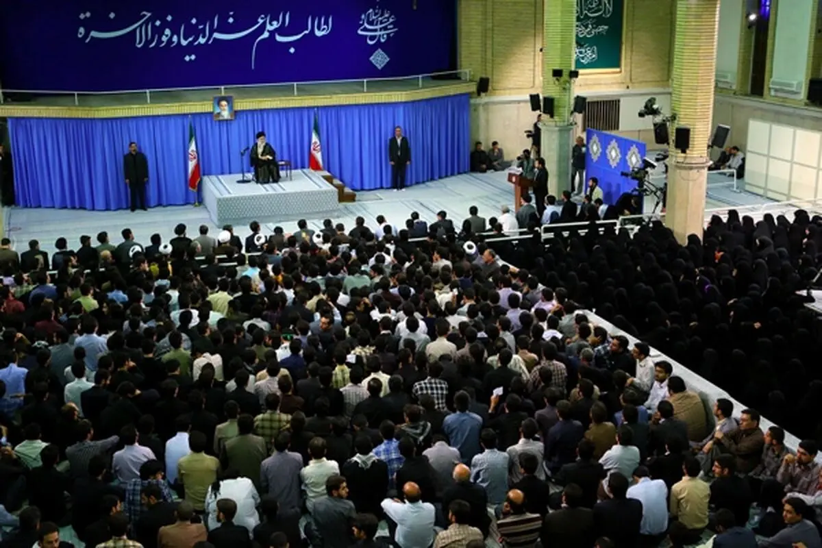 دیدار جمعی از دانشجویان با رهبر معظم انقلاب آغاز شد