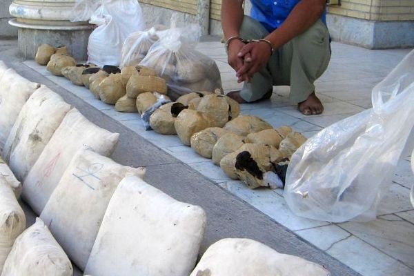 تانکر قاچاقچیان افغان با ۷۶ کیلو هروئین توقیف شد