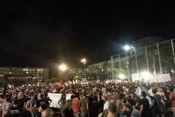 هزاران صهیونیست در اعتراض به حملات به غزه، در تل‌آویو تظاهرات کردند