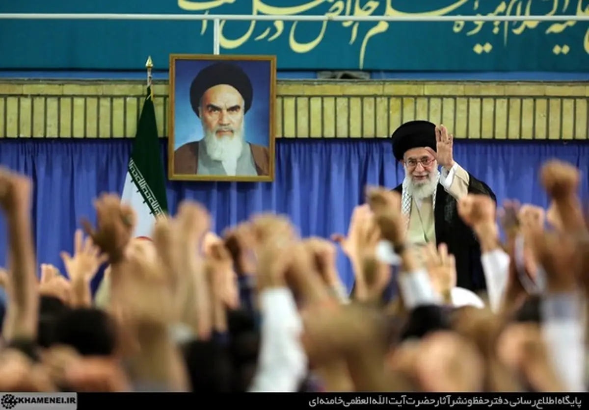 حواشی دیدار دانشجویان با رهبر معظم انقلاب روی آنتن شبکه سه می‌رود