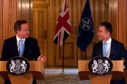 نخست‌وزیر انگلیس با دبیرکل ناتو درباره 