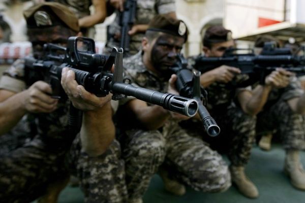 ارتش لبنان با ۳۰۰۰ تروریست در عرسال می‌جنگد