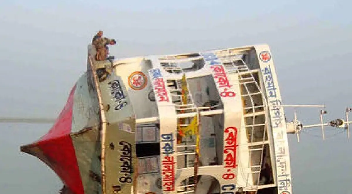 ۱۰۰ مسافر از ۲۰۰ سرنشین کشتی غرق شده بنگلادشی نجات یافته‌اند