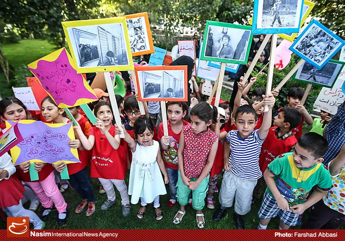 گزارش تصویری:: تجمع اعتراضی کودکان مقابل دفتر یونسکو