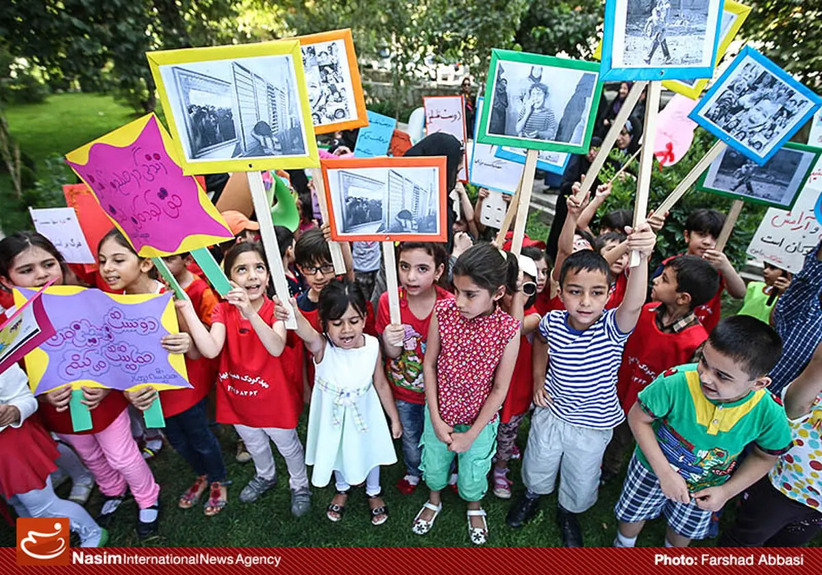 گزارش تصویری:: تجمع اعتراضی کودکان مقابل دفتر یونسکو