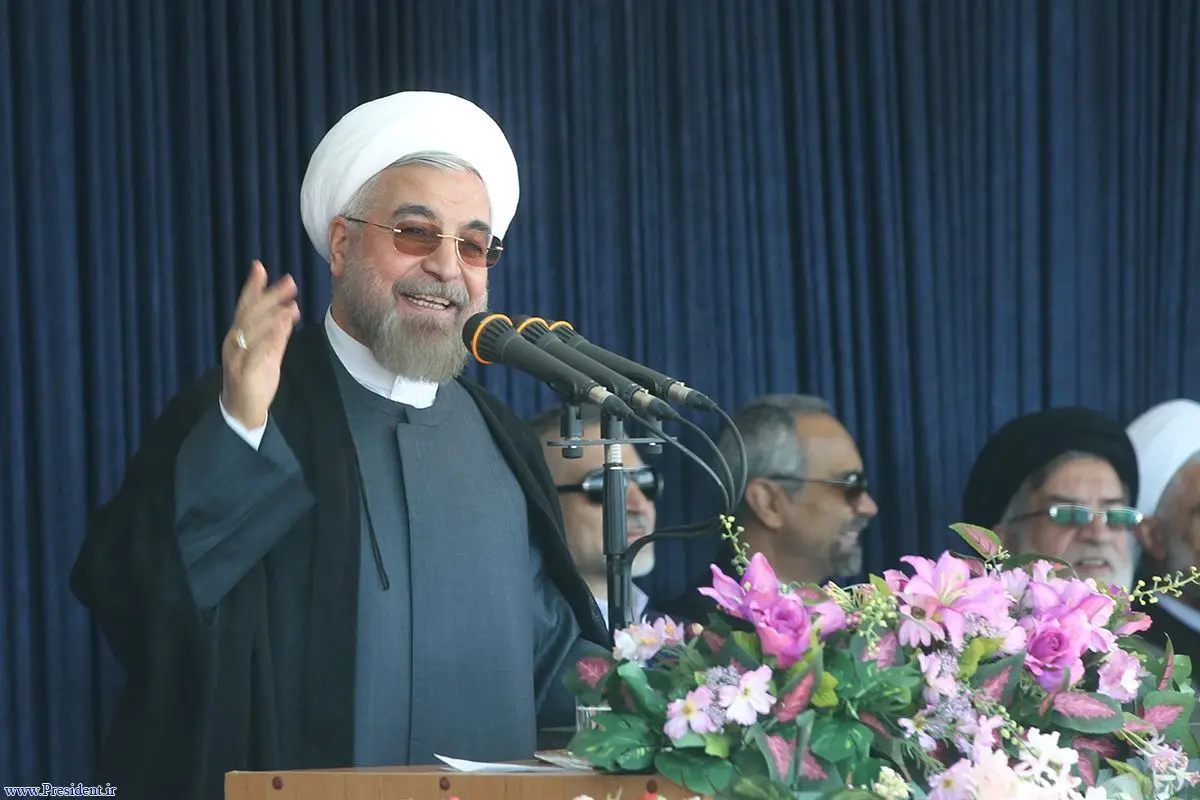 روحانی: نرمش ذلیلانه و تسلیم در مقابل قدرت‌های بزرگ ممنوع است