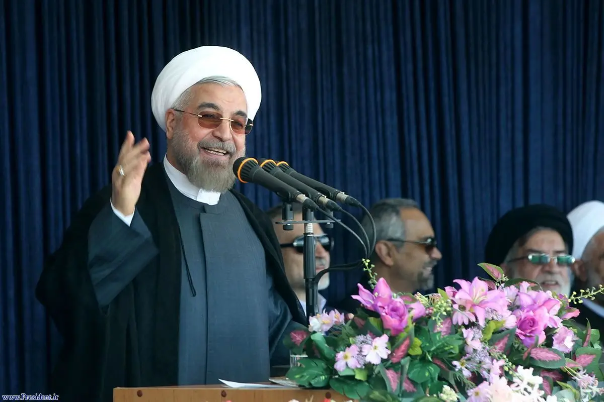 روحانی: نرمش ذلیلانه و تسلیم در مقابل قدرت‌های بزرگ ممنوع است