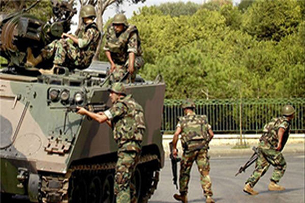 الرای: ارتش با ۱۸ گروه تروریستی در عرسال می‌جنگد