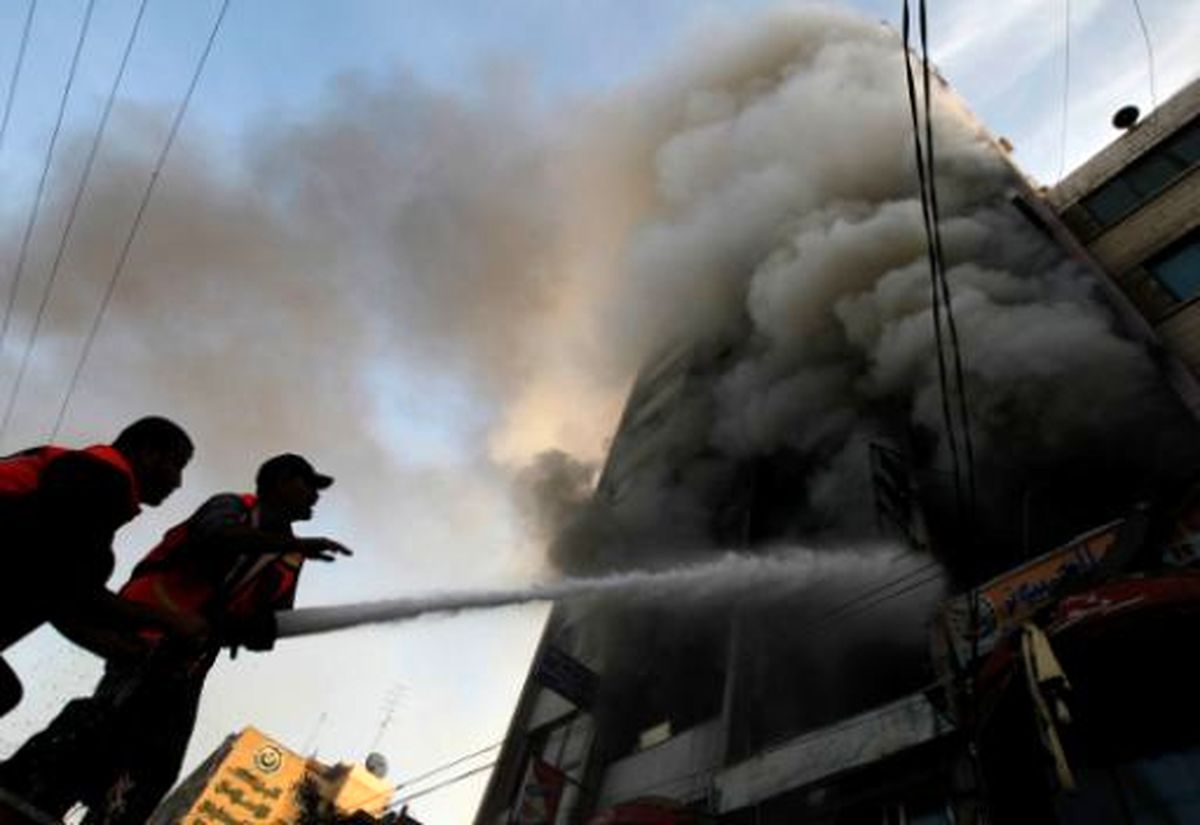 آتش‌سوزی گسترده در بازار تهران دو کشته و ۱۰ مصدوم برجای گذاشت
