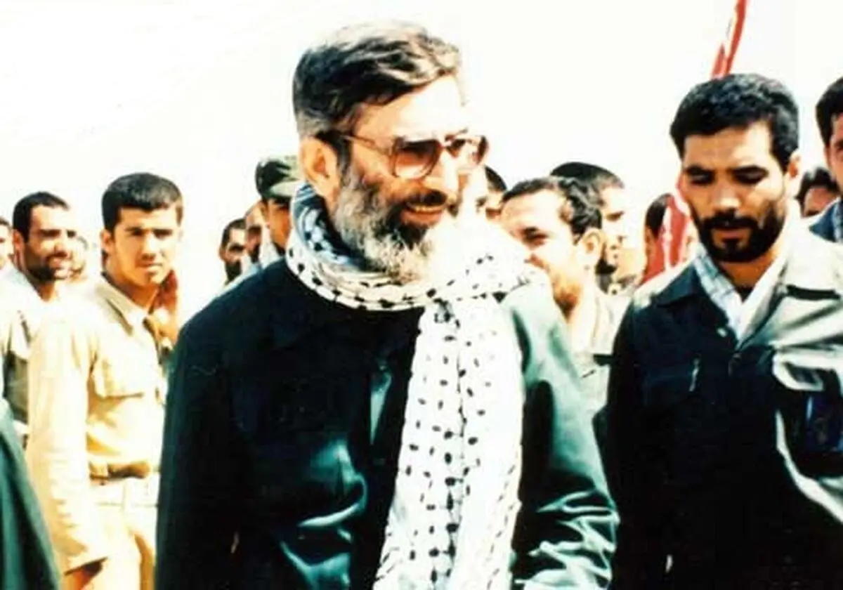 نقش حضرت آیت‌الله خامنه‌ای در ۳۰ ماه اول انقلاب مستند شد