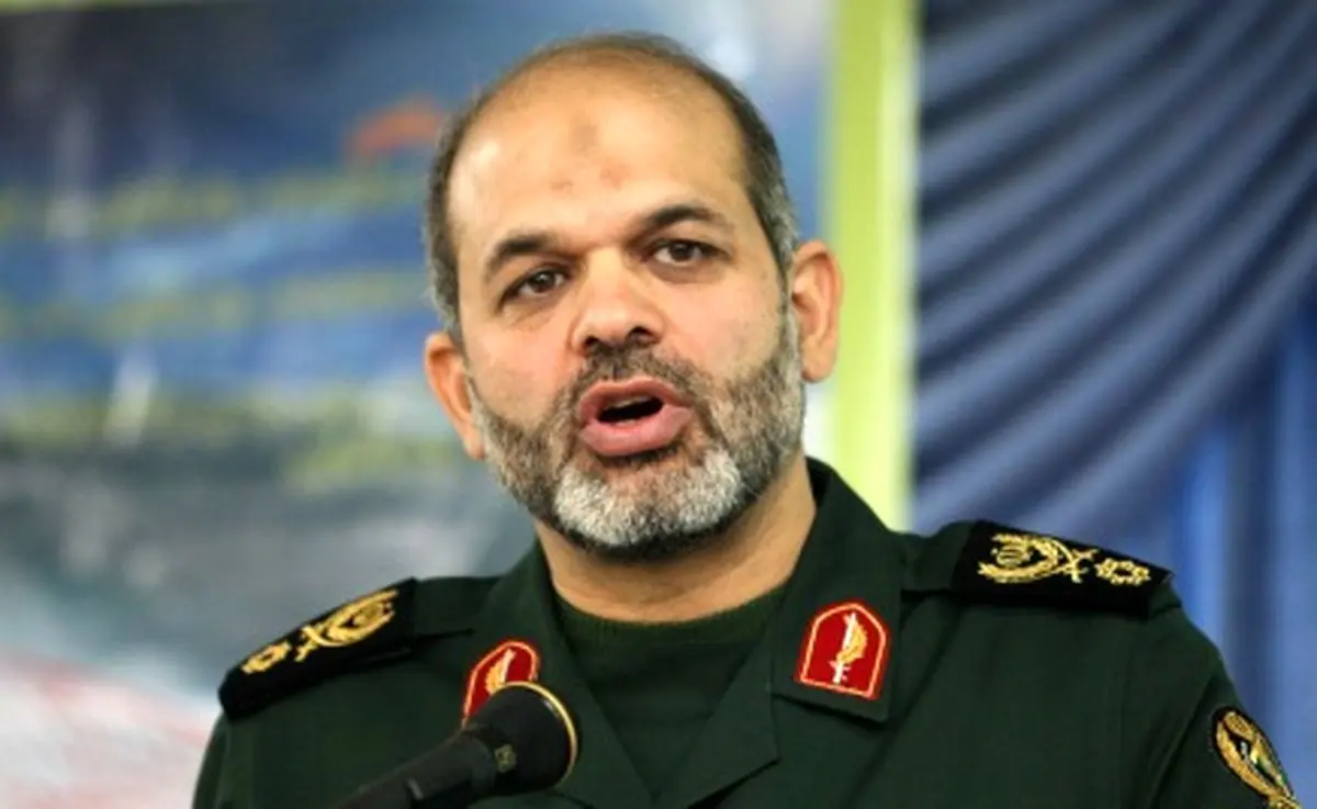 سردار احمد وحیدی در یادواره ۶۴ شهید پایگاه شهید"اکبر احمدزاده" سخنرانی می‌کند