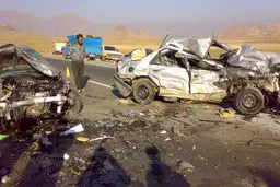 ۱۲ تن در آتش تصادف دو خودرو سوختند