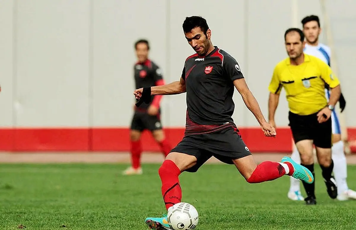 خواجه‌وند: قرارداد پرسپولیس با پولادی رسمیت دارد، باید به تمرینات برگردد