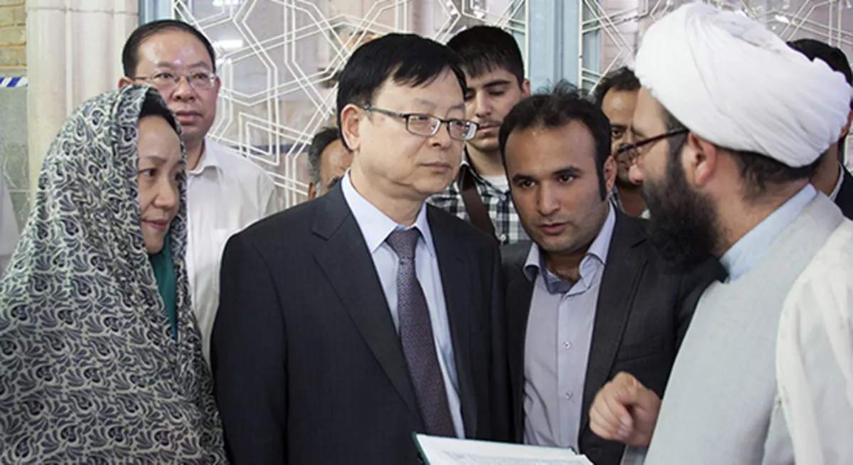 سفیر چین در حرم حضرت معصومه(س) حضور یافت