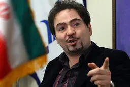 خشایار اعتمادی: نگاه زینتی، علت دوری اقتصاد از هنر است