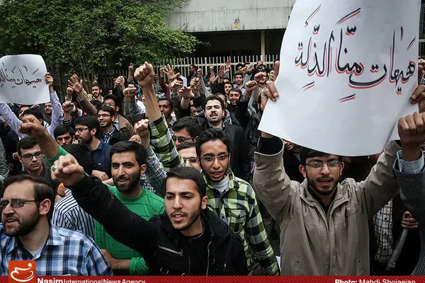 دانشجویان در حمایت از مردم غزه مقابل سفارت فلسطین تجمع می‌کنند