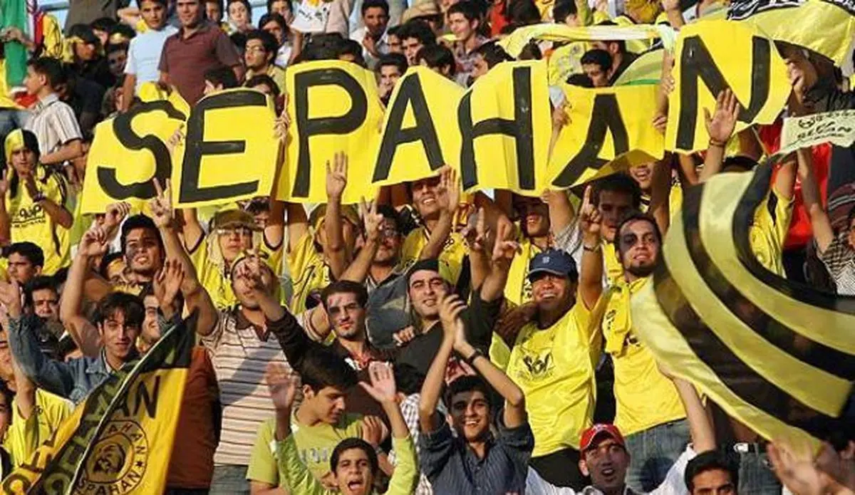 تیم فوتبال سپاهان با دو گل برابر گسترش فولاد به پیروزی رسید