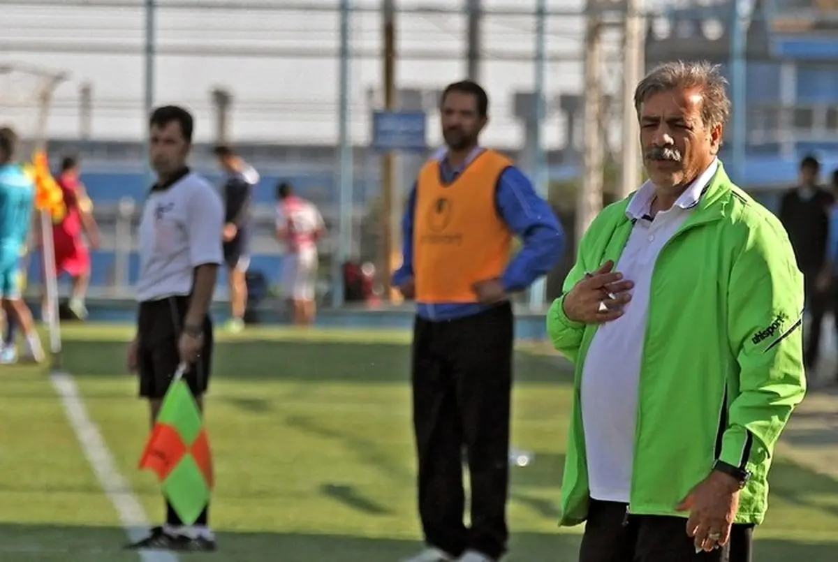 منصور ابراهیم‌زاده: باید به فرهنگ عجیب داوران عادت کنیم