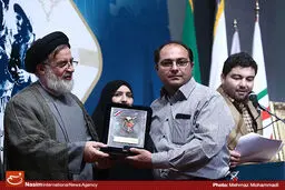 برگزیدگان نخستین همایش ملی تجلیل از خبرنگاران حوزه ایثار و شهادت تقدیر شدند