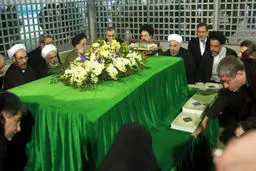 روحانی و اعضای هیات دولت با آرمان‌های امام راحل تجدیدپیمان کردند