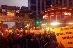 صدها نفر در واشنگتن در حمایت از اعتراضات فرگوسن به خیابان‌ها آمدند