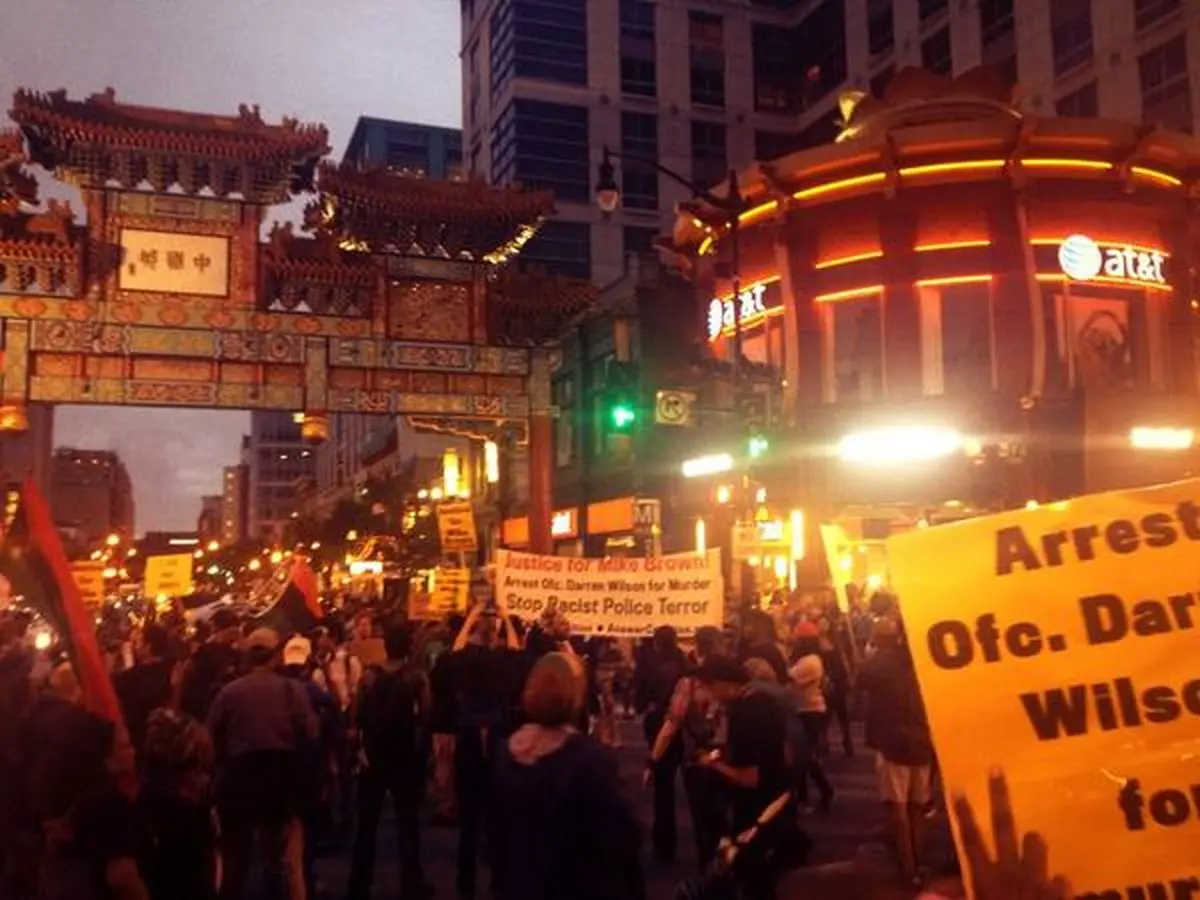 صدها نفر در واشنگتن در حمایت از اعتراضات فرگوسن به خیابان‌ها آمدند