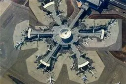 گردان‌های قسام بار دیگر فرودگاه 