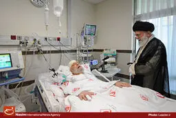 گزارش تصویری:: عیادت رهبر معظم انقلاب از آیت‌الله مهدوی کنی