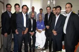 مدیران شبکه سه و گزارشگران ورزشی از غلامحسین مظلومی عیادت کردند