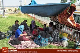 ۹۰۰ دستگاه چادر میان زلزله زدگان ایلام توزیع شد