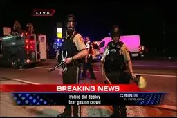 پلیس فرگوسن از گلوله‌های جنگی و گاز اشک‌آور استفاده می‌کند