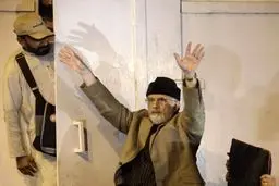 دادگاه عالی پاکستان رؤسای دو حزب مخالف را احضار کرد