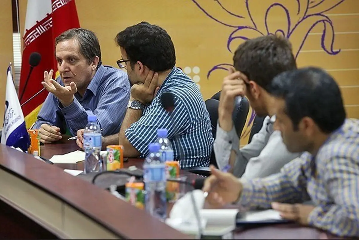 کتاب "جلسه شعر" اسماعیل امینی رونمایی شد