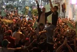 مردم غزه در پی تحقق مطالبات مقاومت و امضای توافق آتش‌بس به جشن و پایکوبی پرداختند