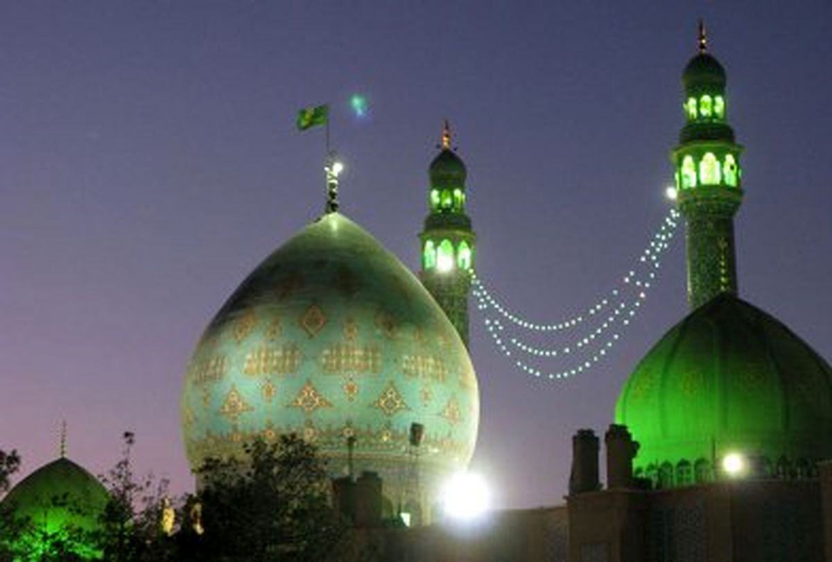 پرچم گنبد آستان قدس رضوی به مسجد جمکران اهدا شد