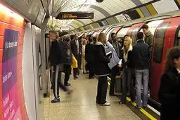 تدابیر امنیتی در ایستگاه‎‌های متروی لندن به علت نگرانی از اقدامات تروریستی افزایش یافت