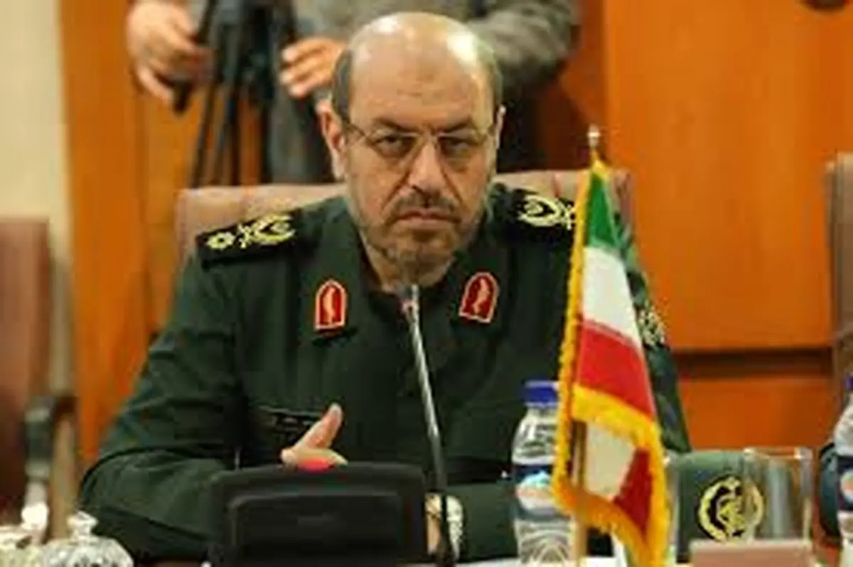 وزیر دفاع در مراسم بزرگداشت شهید کاوه سخنرانی می‌کند