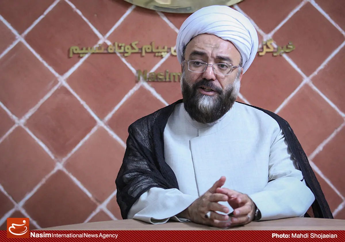 محمدیان در دیدار امیر سیاری بر توسعه آموزش‌های علوم دریایی در مدارس تاکید کرد
