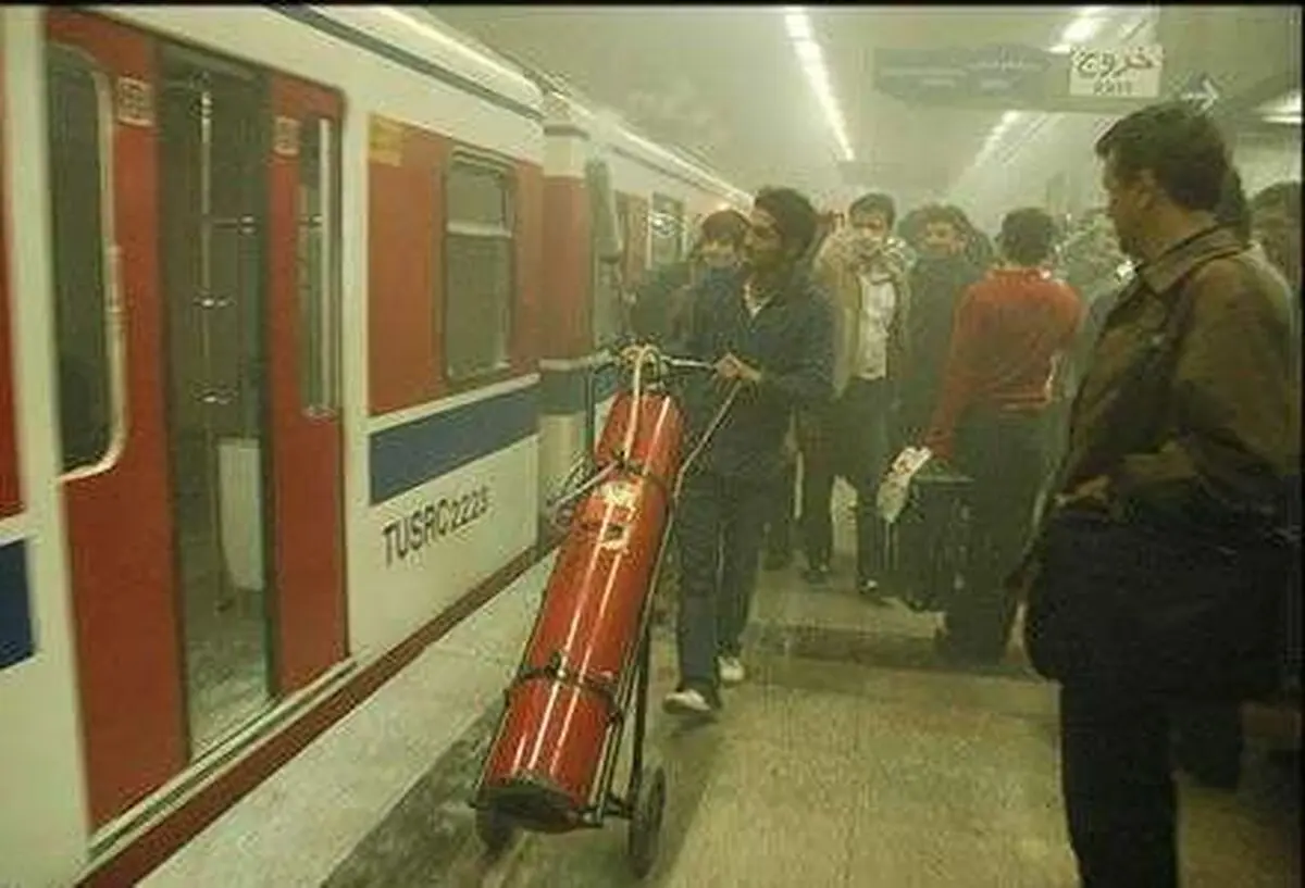 بخشی از خط ۴ مترو تهران دچار آتش‌سوزی شد