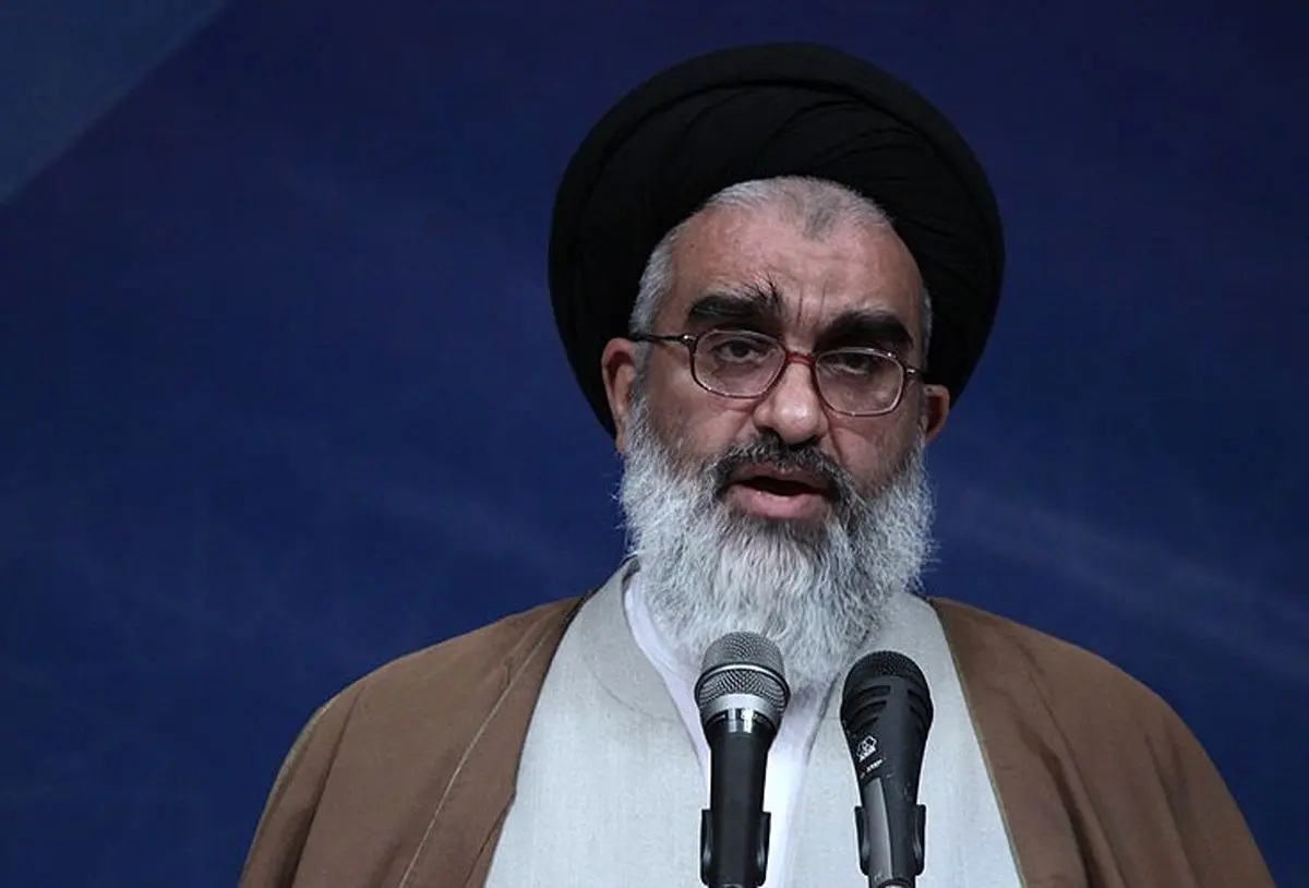 امام جمعه قم: جشن‌های دهه کرامت مردمی و فراگیر برگزار شود