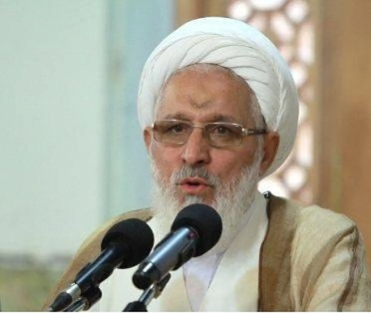 امام جمعه شیراز از توسعه ناموزون طولی شهر شیراز انتقاد کرد