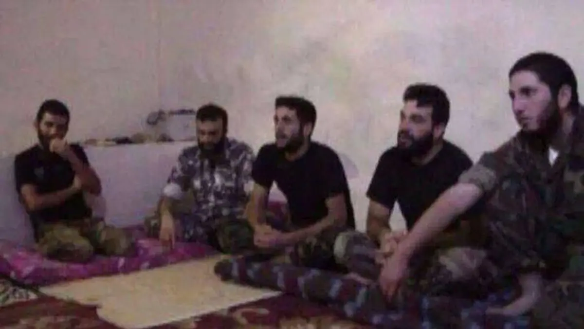 گروه تروریستی "جبهه النصره" پنج نفر از ۱۸ اسیر ارتش لبنان را آزاد کرد
