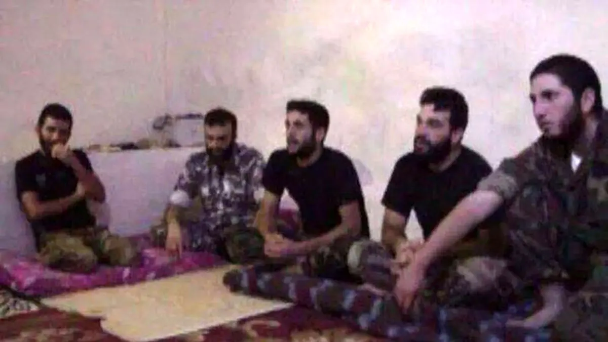 گروه تروریستی "جبهه النصره" پنج نفر از ۱۸ اسیر ارتش لبنان را آزاد کرد