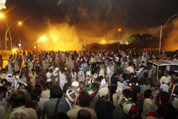 مخالفان نخست‌وزیر پاکستان: در درگیری‌های دیشب حداقل هشت نفر کشته شدند