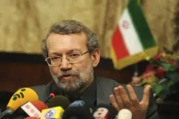علی لاریجانی: سرعت دولت در رسیدگی به مسائل اقتصادی باید افزایش یابد