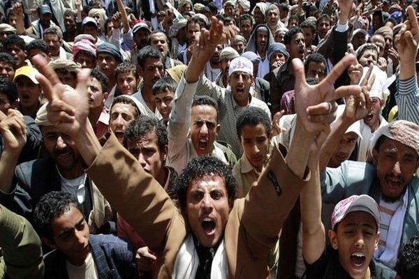 منابع سعودی: ارتش یمن کار سختی برای سرکوب اعتراضات مردمی دارد