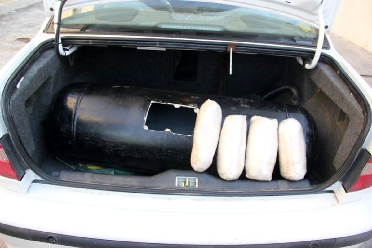 ۵۲ کیلو هروئین از مخزن CNG خودروی سمند در بندرلنگه کشف شد