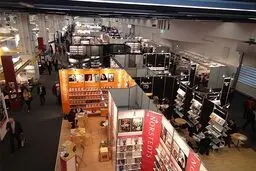 آژانس ادبی غزال در نمایشگاه کتاب فرانکفورت با آژانس‌های بین‌المللی مذاکره می‌کند
