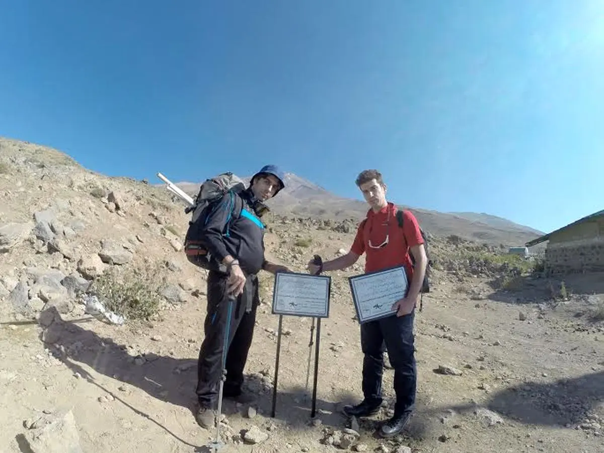 نمایش خیابانی به یاد کودکان غزه، بر فراز قله دماوند اجرا شد